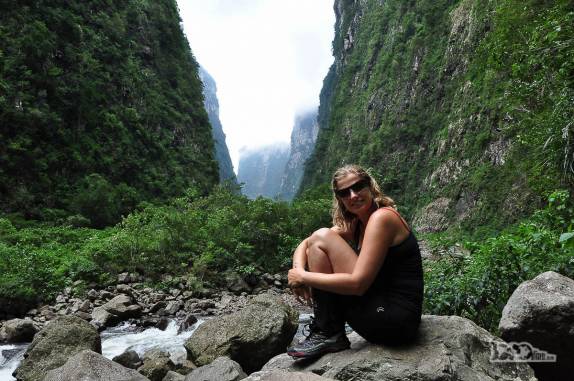 Momento de descanso ao longo da maravilhosa trilha do Rio do Boi, no canyon Itaimbezinho, em Praia Grande, em Santa Catarina